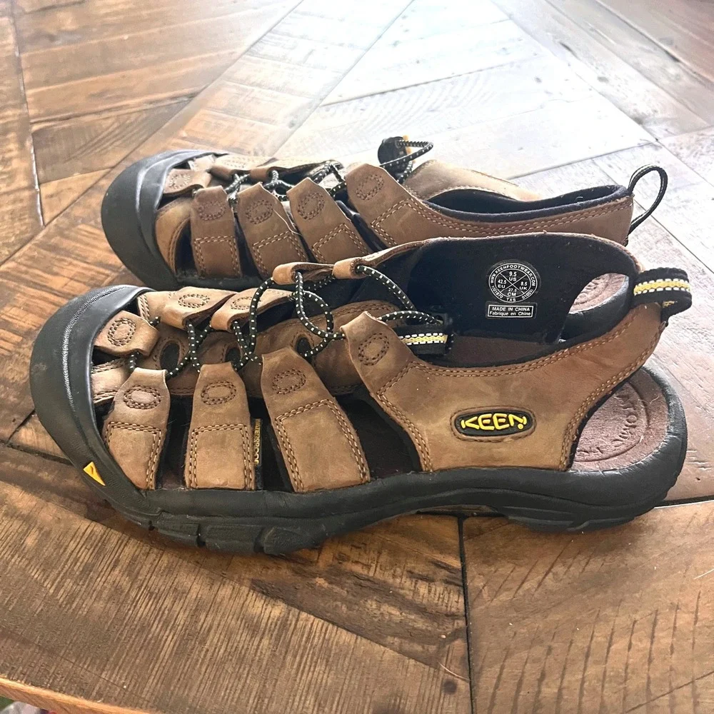 Keen Newport Sandals 9.5 Mens Leather Waterproof Fisherman Brown Gorpcore Hiking